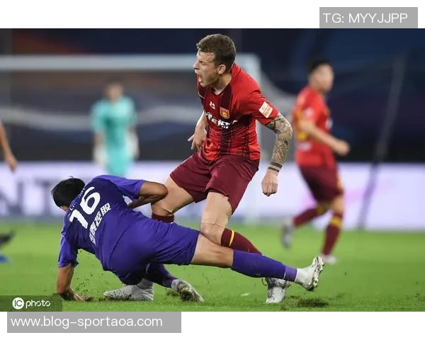 迪亚斯激情滑跪庆祝倒地助攻与补时绝杀展现战斗精神至最后一刻 迪亚斯激情滑跪庆祝倒地助攻与补时绝杀展现战斗精神至最后一刻